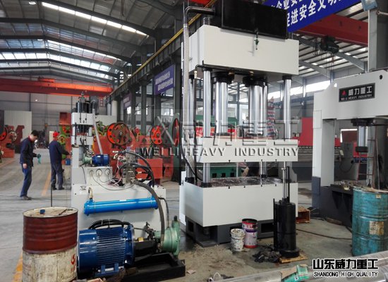 400噸液壓機(jī)車間現(xiàn)貨