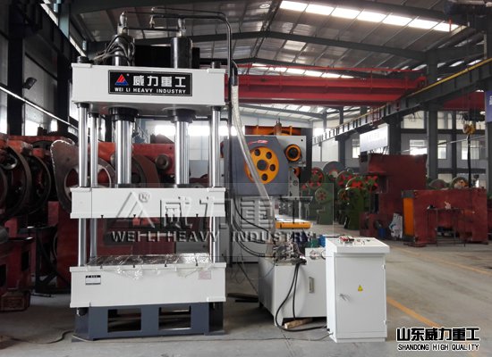 液壓機(jī)廠家車間