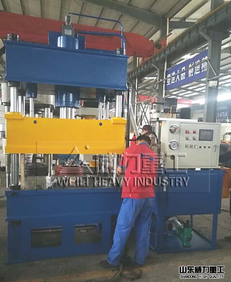 100噸大臺面液壓機