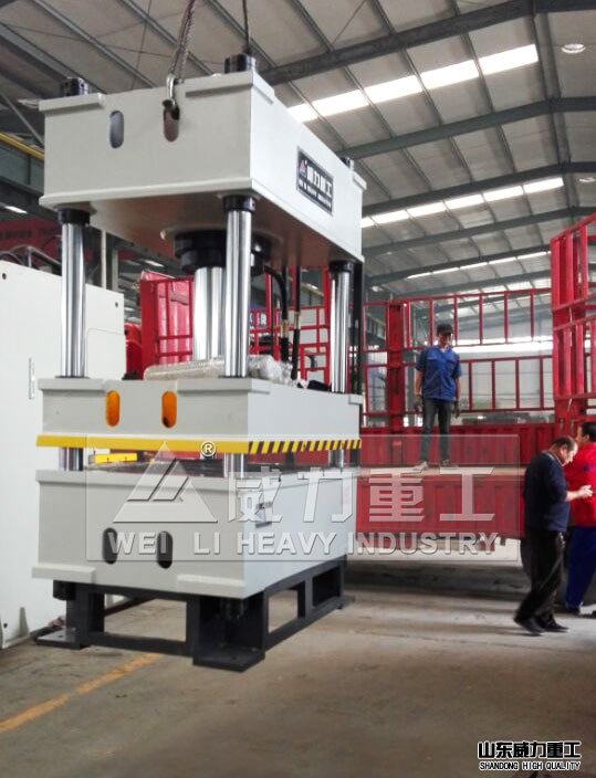 200噸四柱液壓機(jī)車間