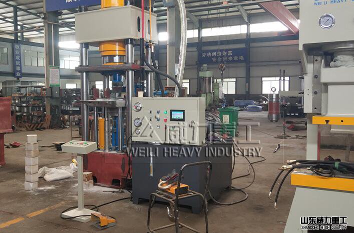 200噸鹽磚成型液壓機(jī)