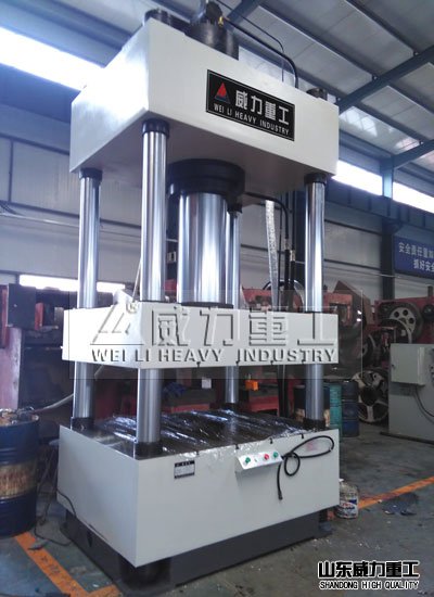 不銹鋼水箱成型機(jī)