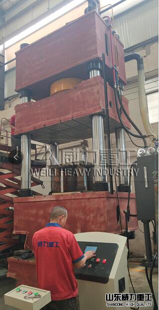 800噸液壓機(jī)車間