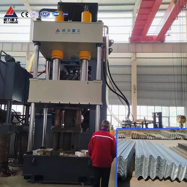 <b>315噸四柱液壓機用于高速交通護欄沖壓</b>