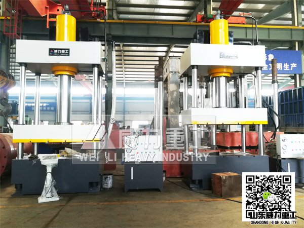 液壓機(jī)廠家車間