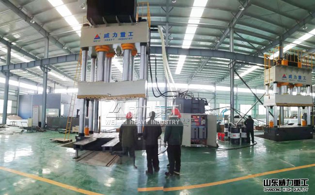 2000T、1000T化糞池液壓機萊蕪客戶現(xiàn)場