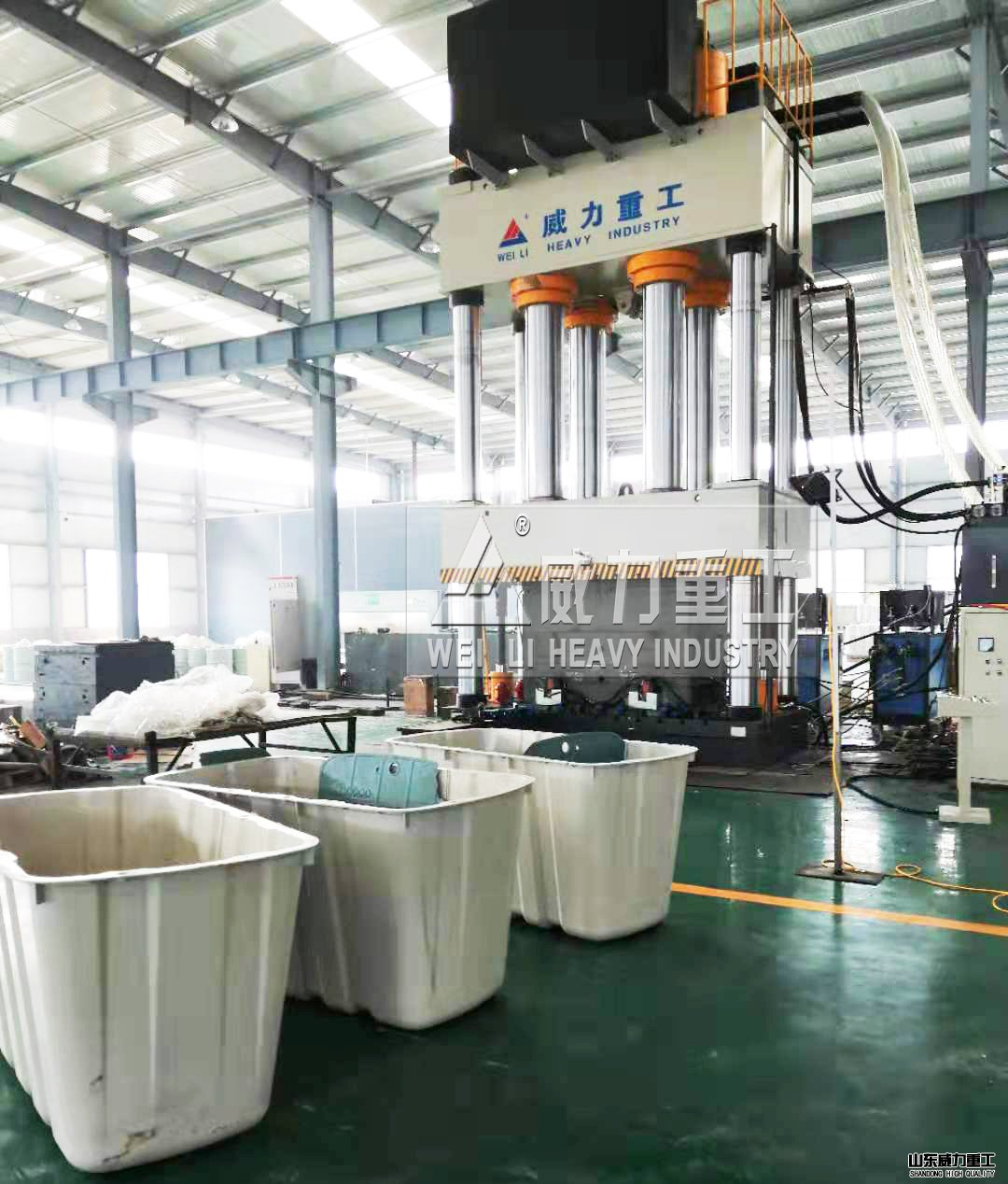 2000噸化糞池液壓機生產(chǎn)制作現(xiàn)場