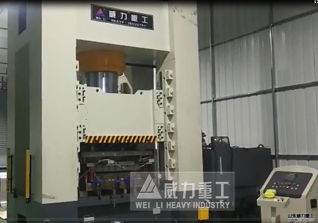 800噸框架液壓機(jī)使用現(xiàn)場