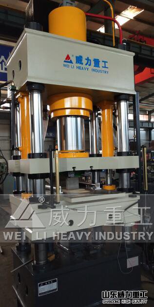 山東威力重工陶瓷粉末液壓機(jī)加工車間