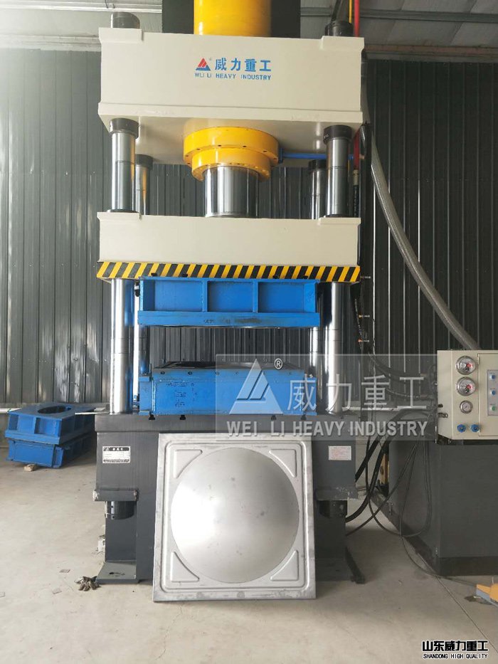 500噸液壓機(jī)帶水箱模具