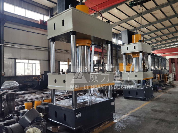 山東威力重工315噸四柱液壓機(jī)