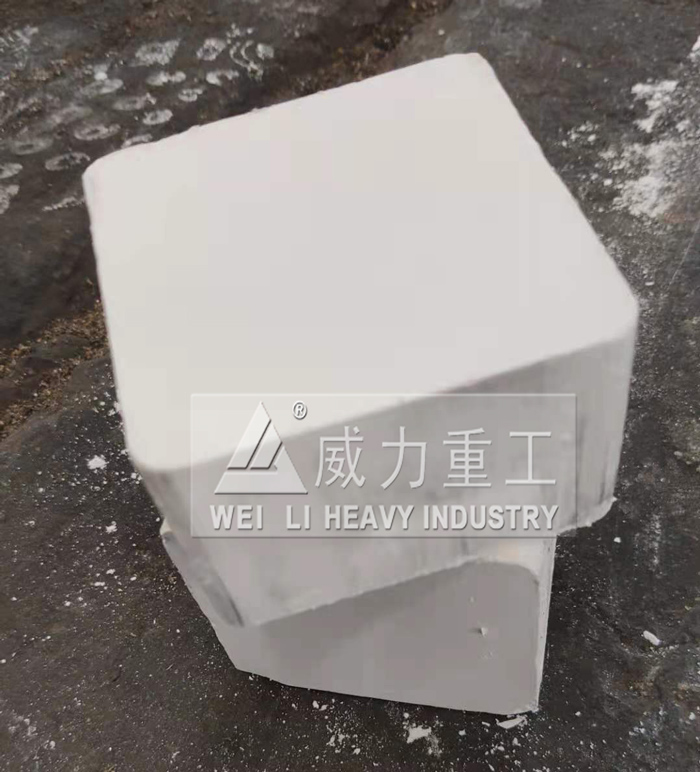 500噸液壓機(jī)壓制成型氧化鋯陶瓷