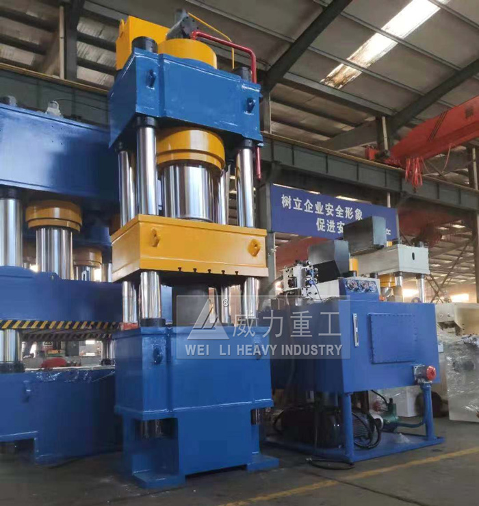 山東威力重工復(fù)合材料液壓機(jī)