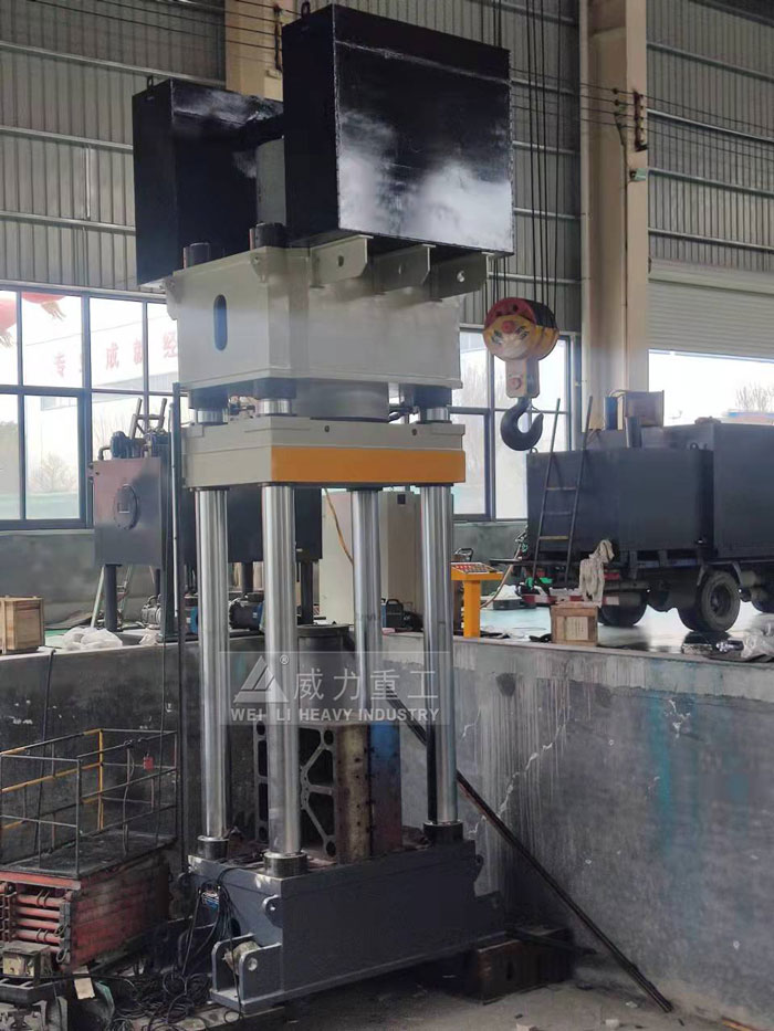 山東威力重工雙工位坩堝液壓機