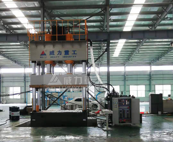 山東威力重工拉伸擋泥板專用液壓機(jī)