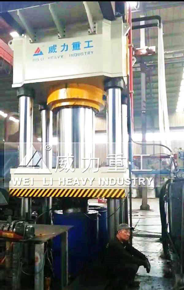 坩堝液壓機(jī)加工車(chē)間2