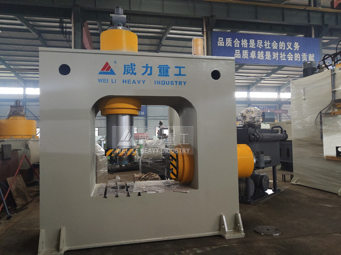 多向鍛造框架式液壓機(jī)細(xì)節(jié)